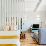 Downtown W/ Balcony דירה