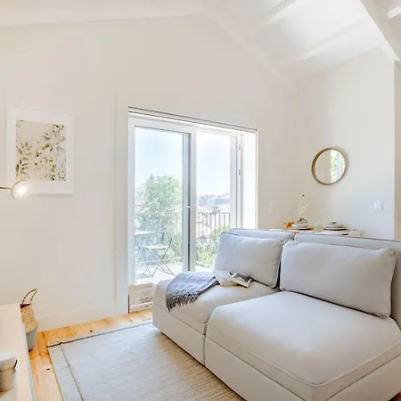Downtown W/ Balcony *