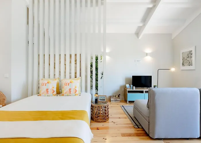 Downtown W/ Balcony شقة