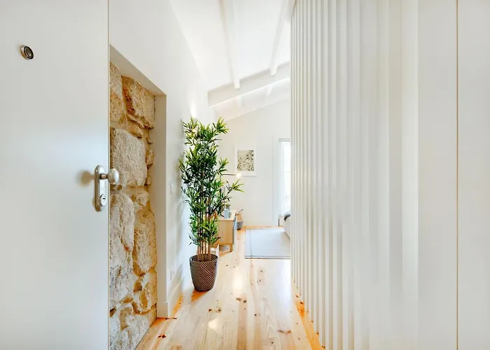 Downtown W/ Balcony Lägenhet