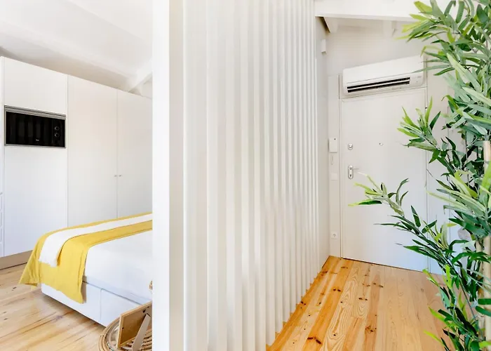 Downtown W/ Balcony Lägenhet *