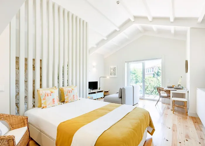 Downtown W/ Balcony *